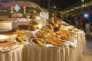 Buffet de medianoche en los cruceros.